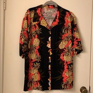 Women’s Hawaiian shirt by Hilo Hattie, size 2XL
